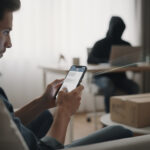 découvrez comment fonctionne le smishing, l’hameçonnage par sms, apprenez à repérer les messages frauduleux et à protéger vos données personnelles.